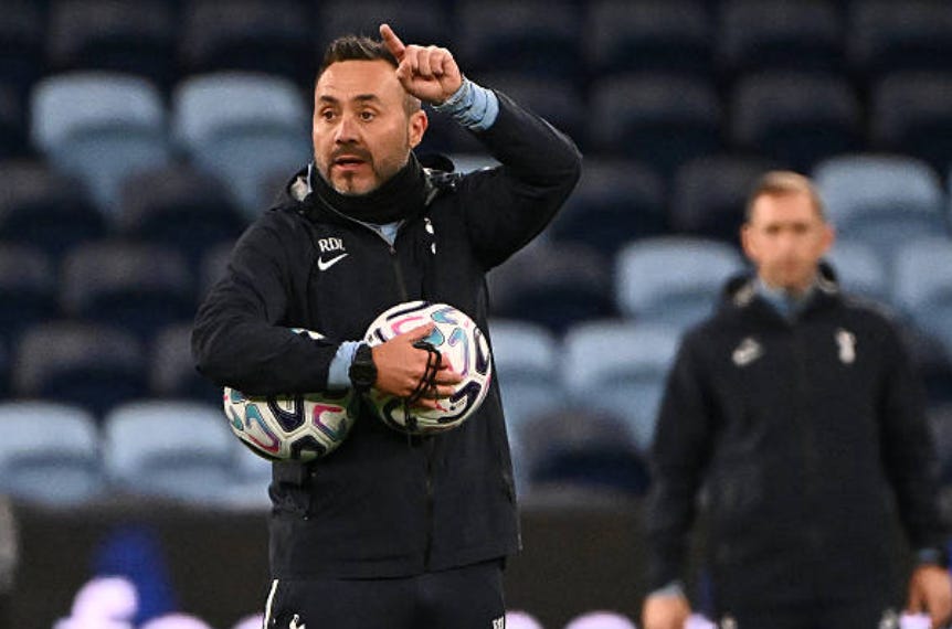 FBL-AUS-ENG-TOTTENHAM-CHELSEA Tottenham Hotspur head coach Roberto De Zerbi gives instructions to the players during a training session at Allianz Stadium in Sydney on July 31, 2026. (Photo by SAEED KHAN / AFP via Getty Images) FBL-AUS-ENG-TOTTENHAM-CHELSEA Tottenham Hotspur head coach Roberto De Zerbi gives instructions to the players during a training session at Allianz Stadium in Sydney on July 31, 2026. (Photo by SAEED KHAN / AFP via Getty Images)