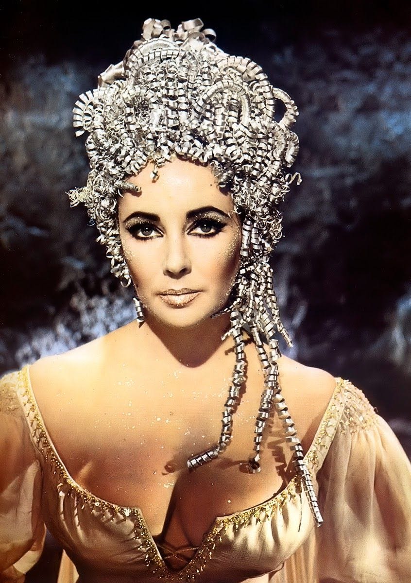 Elizabeth Taylor as Helen of Troy in Dr Faustus, 1967 | Elizabeth taylor,  Ojos de elizabeth taylor, Celebracion