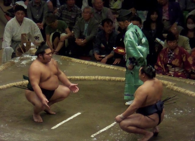 Kakuryu (left) vs Chiyotairyu Kakuryu (left) vs Chiyotairyu