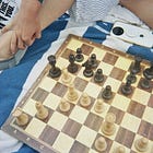Peón a E4