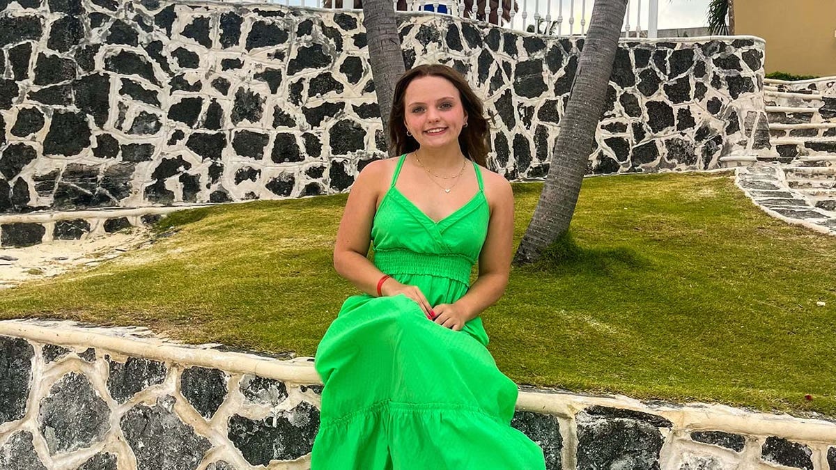 Callie Mitchell in dress Callie Mitchell in dress