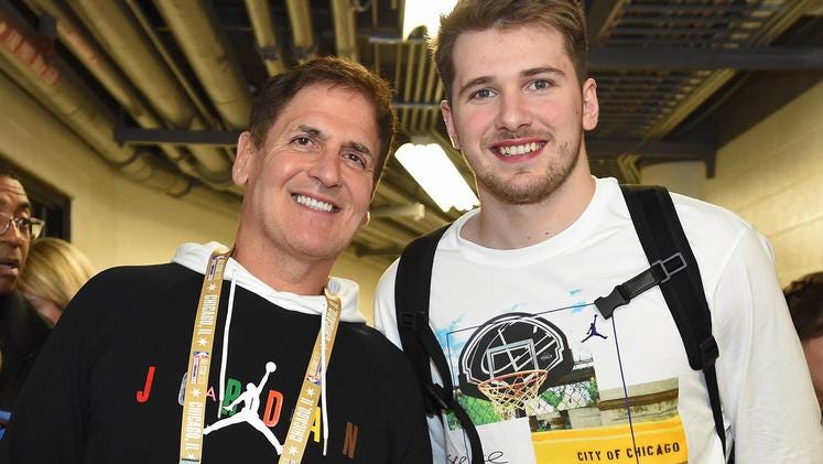 Če bo treba, bo med himno pokleknil z igralci - siol.net