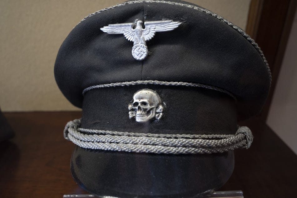 The "Totenkopf" featured on Platner's chest is the same design as a skull symbol used by Nazis. The "Totenkopf" featured on Platner's chest is the same design as a skull symbol used by Nazis.