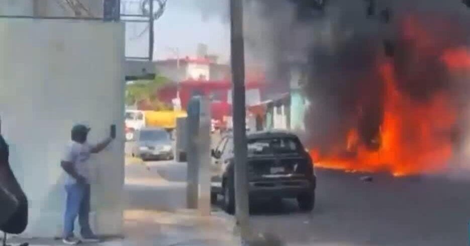 Wave of violence in Mexico after military kills cartel boss 'El Mencho'