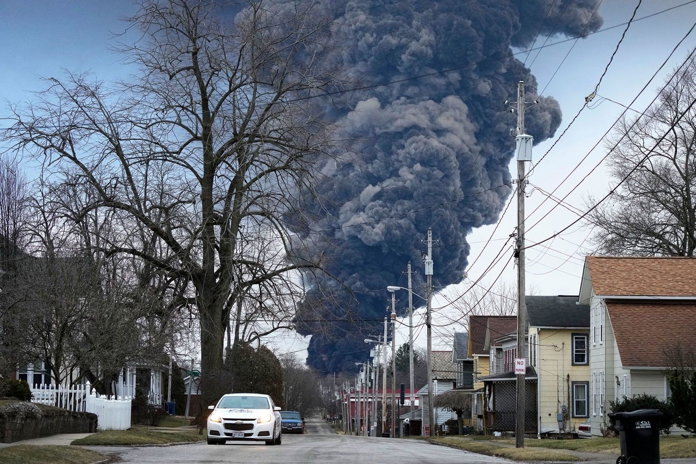 Anxious residents pack meeting to express doubts about safety after Ohio  train derailment | CNN