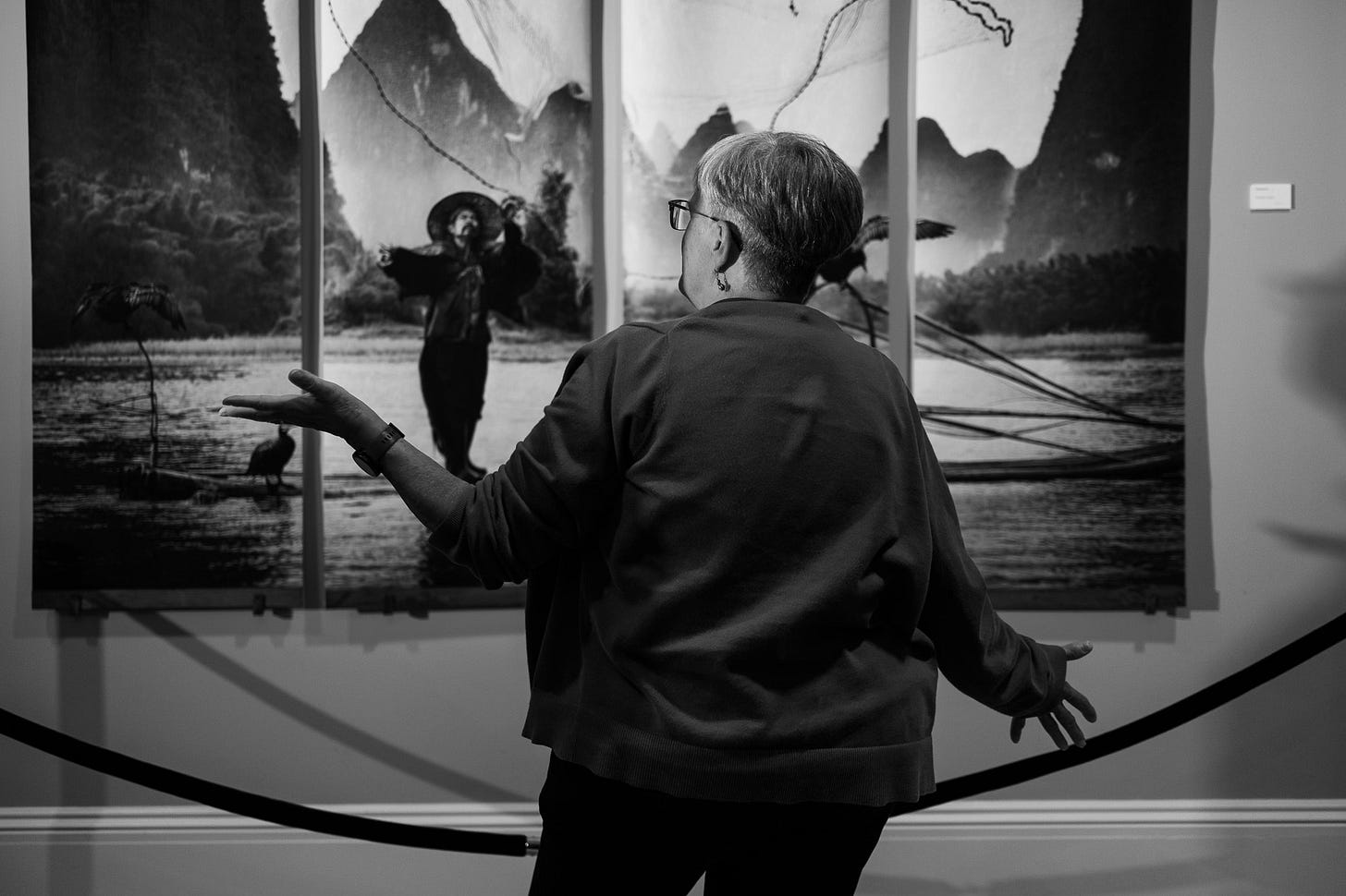 attendee admiring a giant print on Awagami Unryu