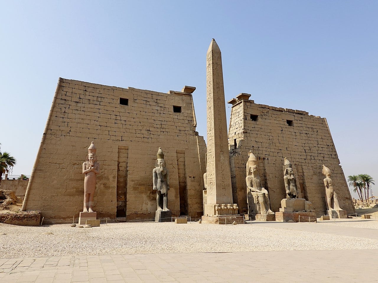 Pylon of the Temple of Luxor with the remaining Luxor Obelisk in front (the second is today on the Place de la Concorde in Paris). Photo by Olaf Tausch