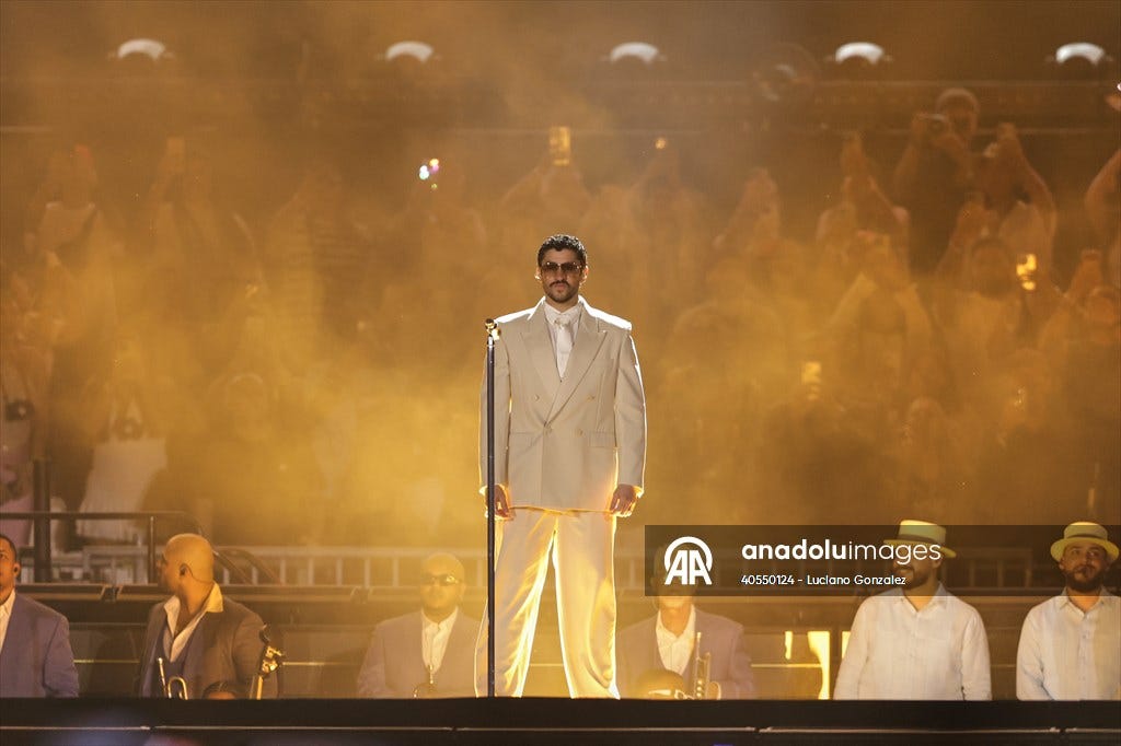Bad Bunny’nin Arjantin konserine on binlerce kişi katıldı Bad Bunny’nin Arjantin konserine on binlerce kişi katıldı