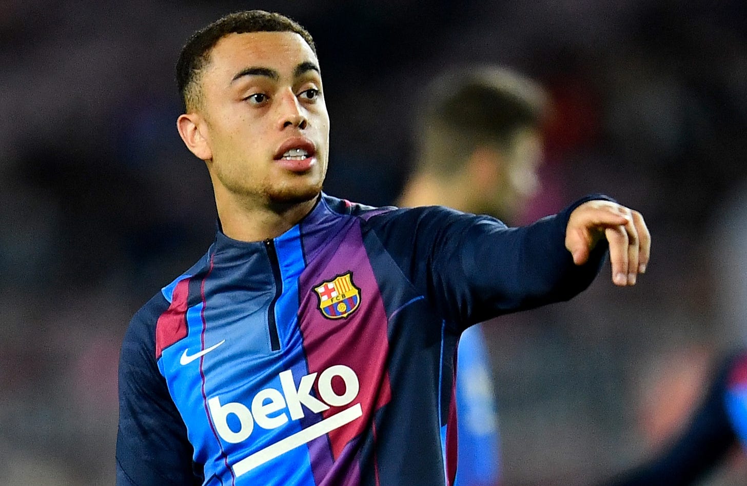 Barcelona decide to keep Dest for now amid exit links