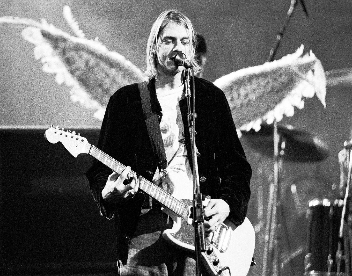 kurt wings bw