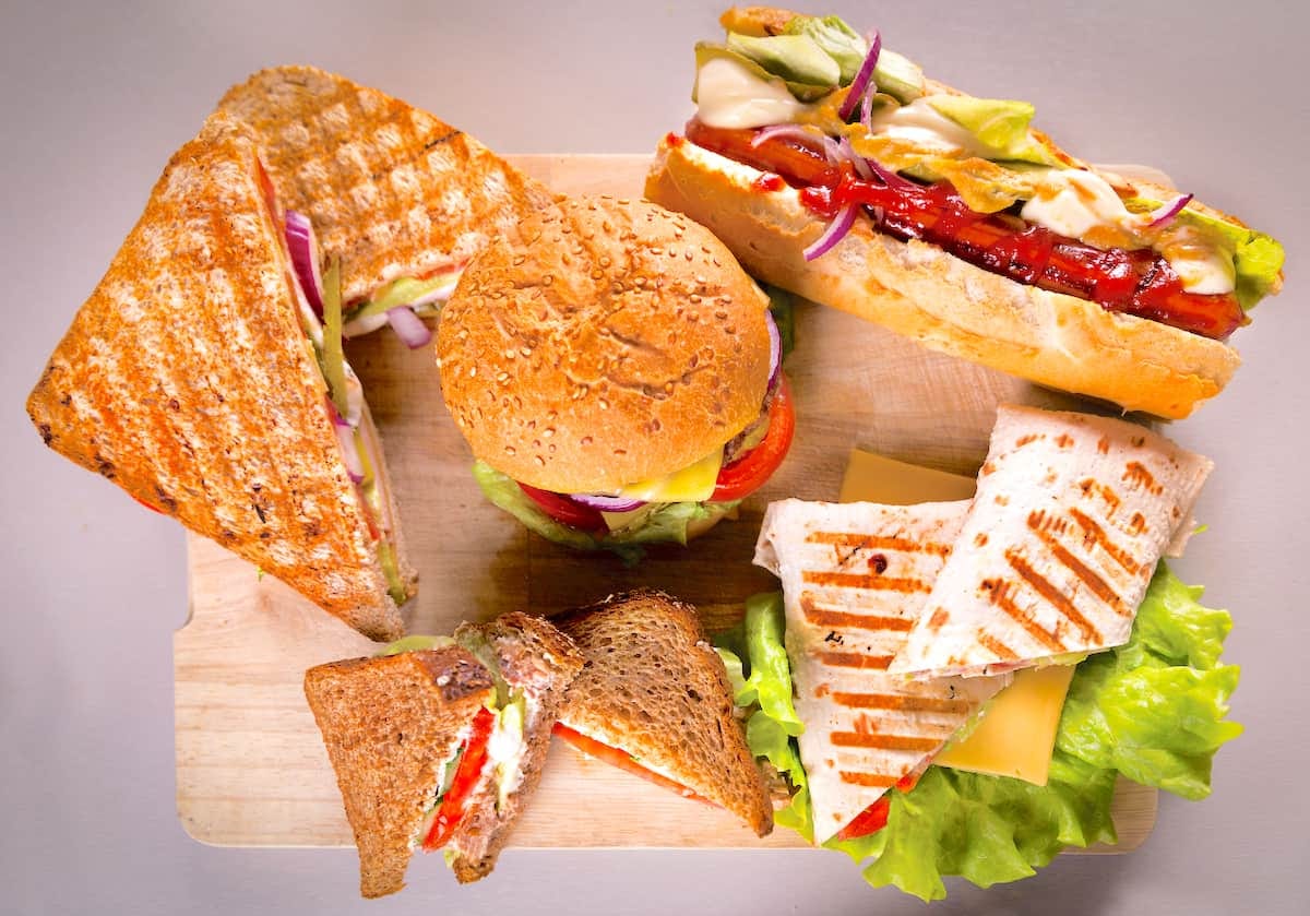 Burger Vs Sandwich – What's The Difference? - Foods Guy