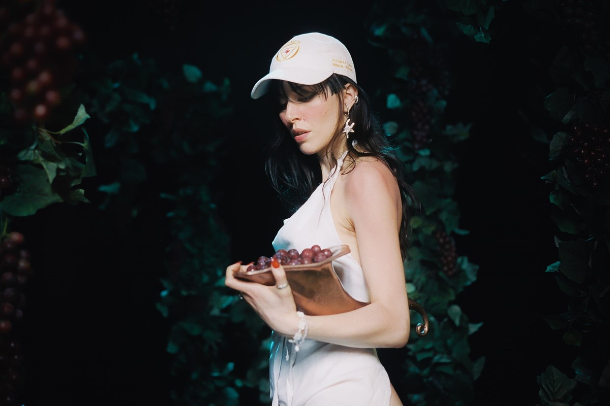 Goblets, grapes and bad mothers: Caroline Polachek's cerebral dreamworld |  Dazed