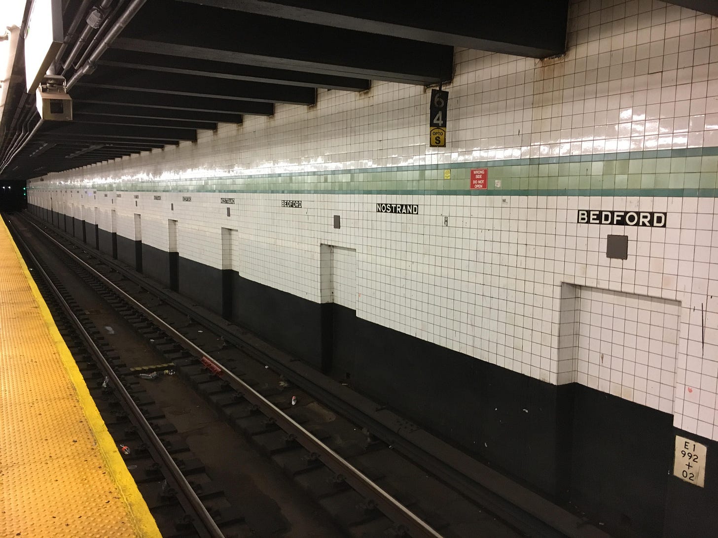What purpose do these 'holes' in the wall of the NYC subway serve? :  r/whatisthisthing