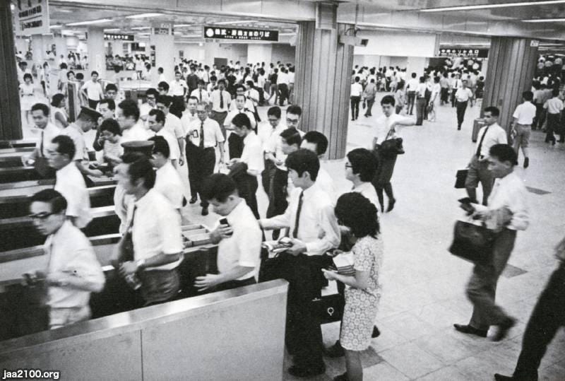 Salaryman kiểu Nhật những năm 80s