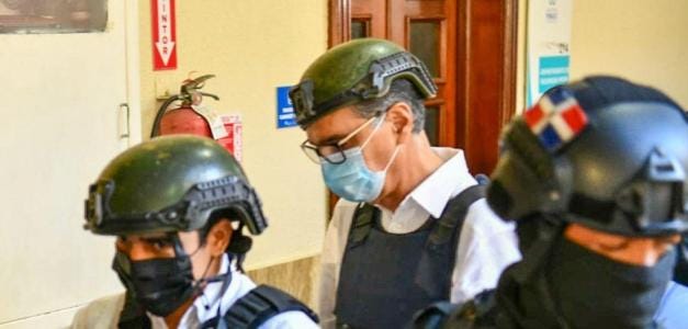 Santiago Hazim, exdirector del SENASA, conducido a la sala de audiencias Santiago Hazim, exdirector del SENASA, conducido a la sala de audiencias