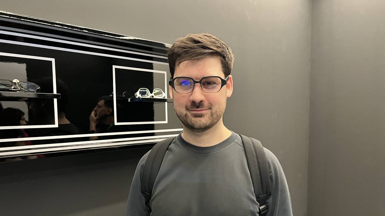 Adam wearing the Oppo Air Glass 2 with other styles in the background Adam wearing the Oppo Air Glass 2 with other styles in the background