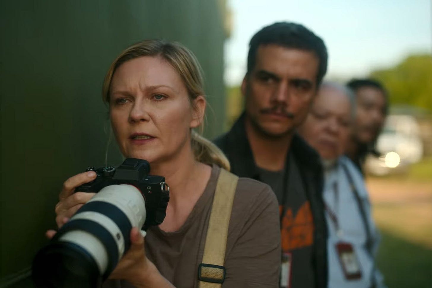 Kirsten Dunst and Wagner Moura