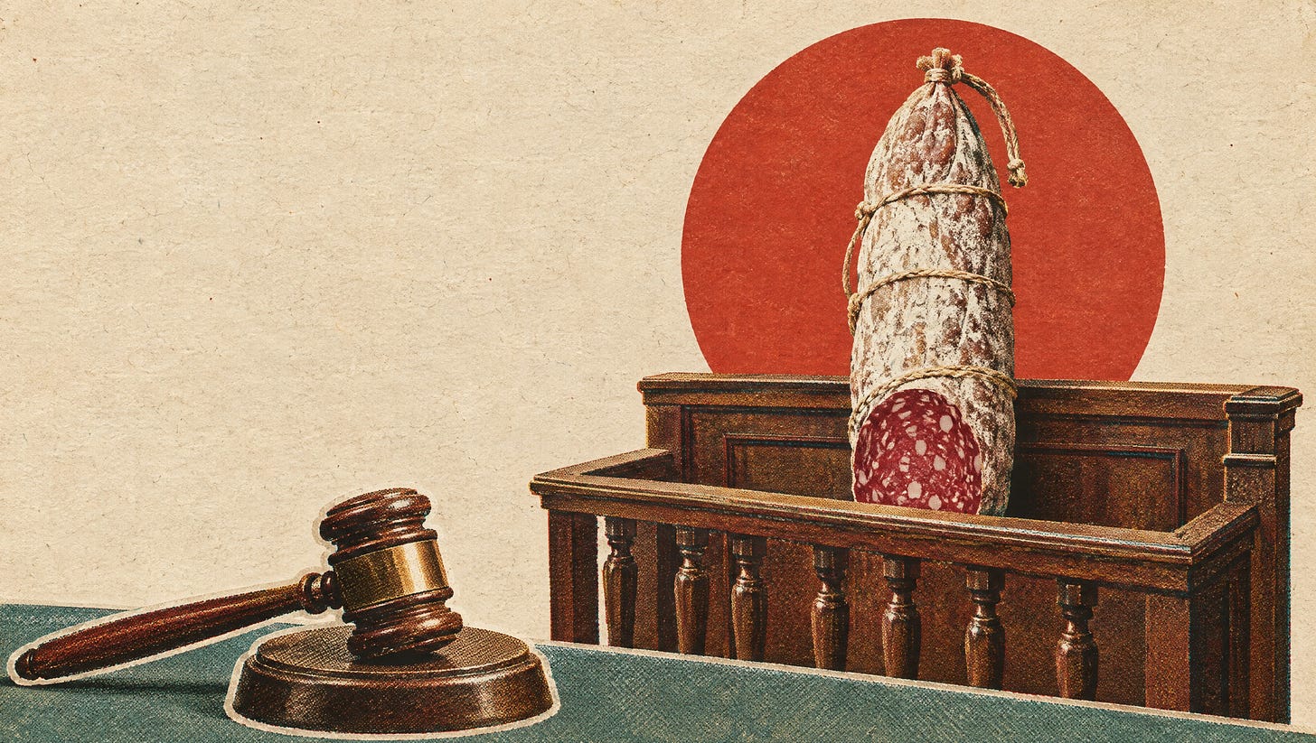 Salama na zatožni klopi in sodniško kladivce: ilustracija k članku o nitritih (E250) in raku Salama na zatožni klopi in sodniško kladivce: ilustracija k članku o nitritih (E250) in raku