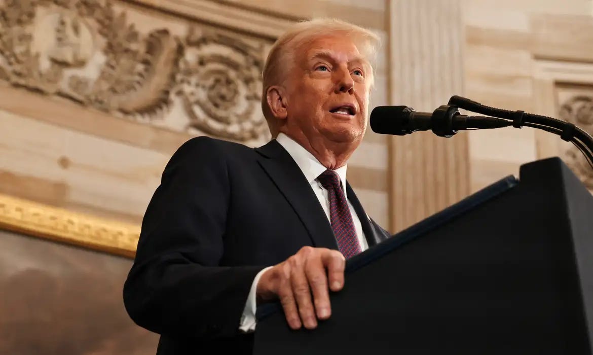 WASHINGTON, DC - JANUARY 20: U.S. President Donald Trump speaks during inauguration ceremonies in the Rotunda of the U.S. Capitol on January 20, 2025 in Washington, DC. Donald Trump takes office for his second term as the 47th president of the United States.     Reuters/Chip Somodevilla/Proibida reprodução