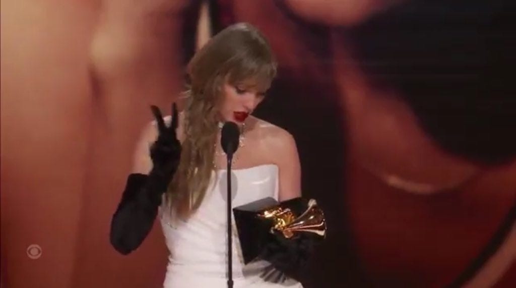 aims ⸆⸉ 🦋 IS SEEING TAYLOR SWIFT on X: "I'm still suspicious of Taylor  putting two fingers up when she said “two years” 👀  https://t.co/lOtON5Qj3g" / X