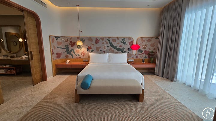 Deluxe One Bedroom Suite with Ocean View and Private Pool: Bedroom and Living room