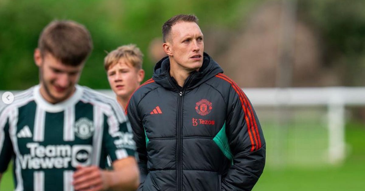 Manchester United just won two trophies with help from Phil Jones ...