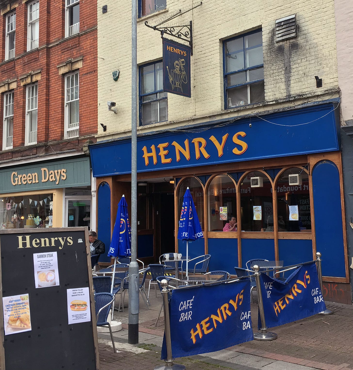 Henrys pub in Taunton High Street, 2018