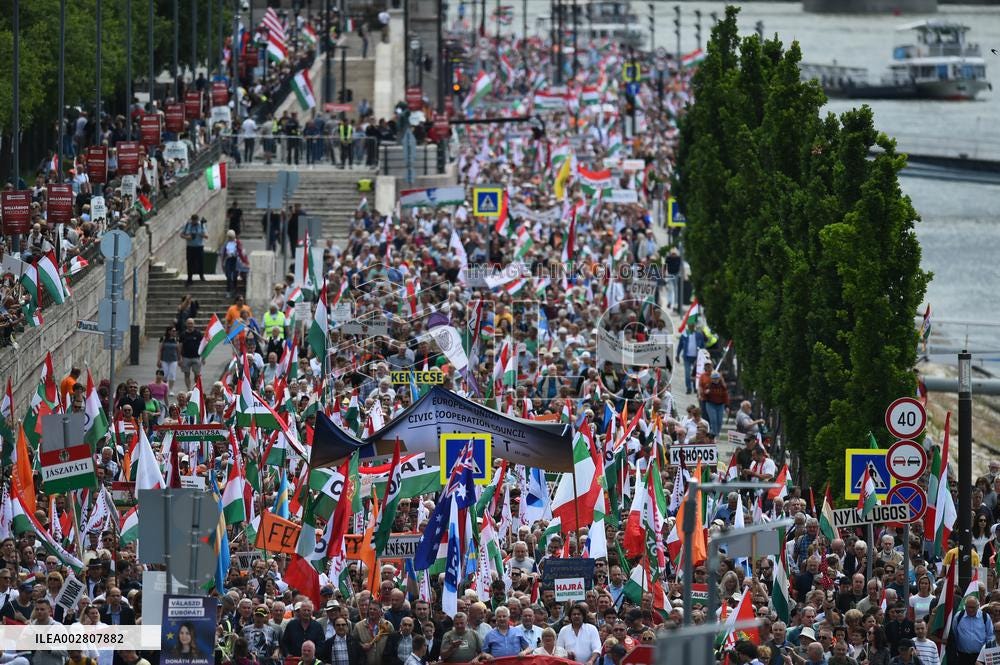 Hungarians March Across Budapest On The 10th Peace March. | Imagelinkglobal  ILG: Product: ILEA002807882｜Photos & Images & Videos｜KYODO NEWS IMAGES INC