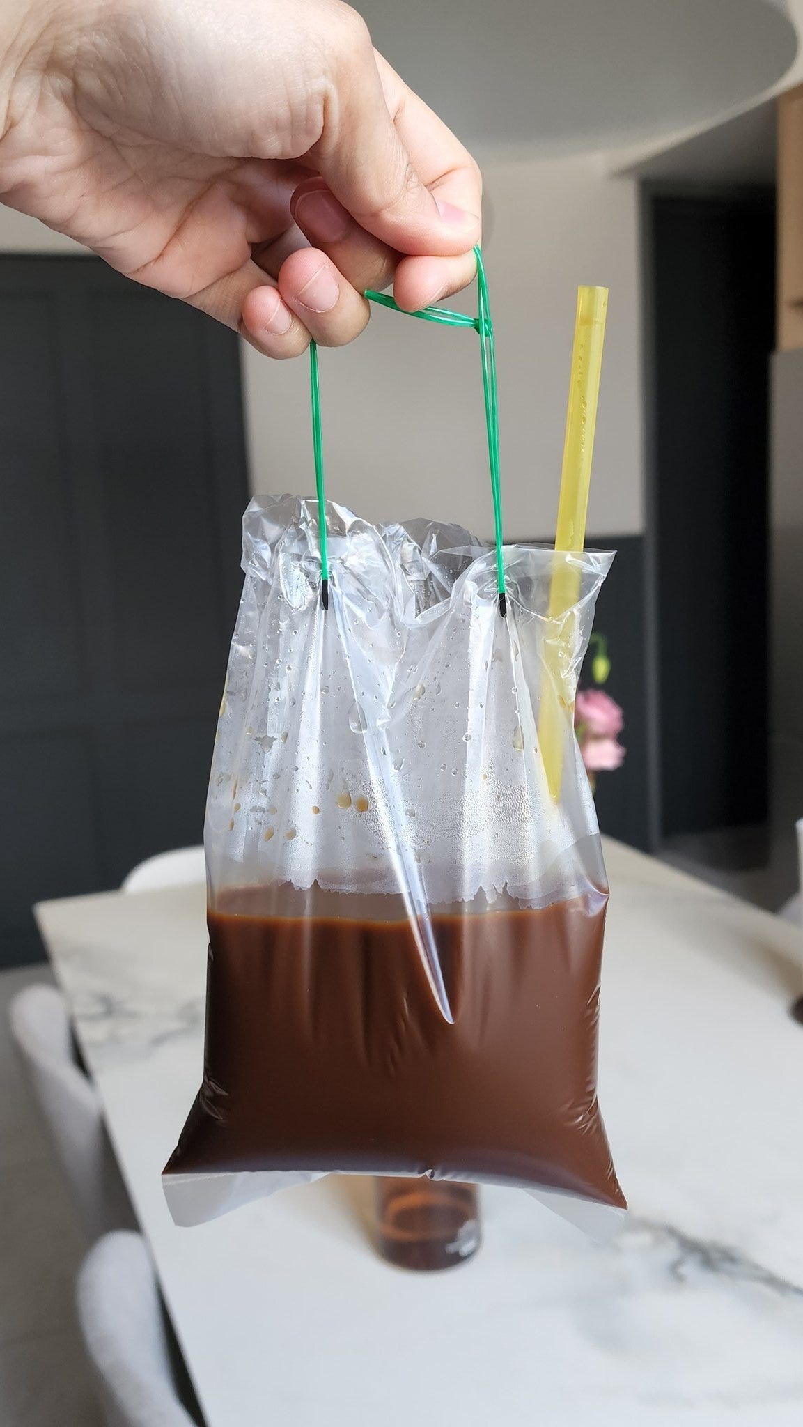 🍑 apple 🌻 on X: "Hot coffee in a plastic bag, drank with a straw, I missed this so much when I was away in China 😋 https://t.co/MEGmLhYgoA" / X 🍑 apple 🌻 on X: "Hot coffee in a plastic bag, drank with a straw, I missed this so much when I was away in China 😋 https://t.co/MEGmLhYgoA" / X