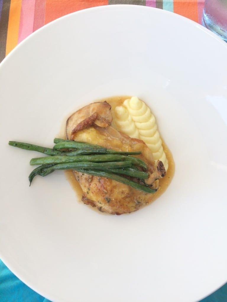 Pan-seared chicken breast with mashed potato and green beans