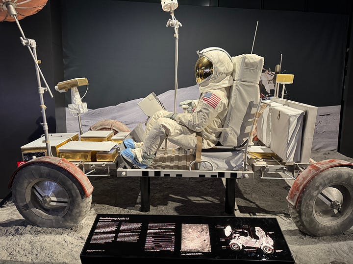 The Deutsches Museum presents the past, present and future of technology and the natural sciences. Experience knowledge in 20 permanent exhibitions from astronautics to classical optics, from chemistry to robotics and from the Kids' Kingdom to health.