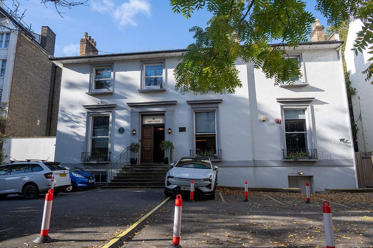 Pink Floyd Money sound effects — Abbey Road Studios in 2025, photo by Alvis Jean / CC BY-SA 4.0 (Wikimedia Commons) Pink Floyd Money sound effects — Abbey Road Studios in 2025, photo by Alvis Jean / CC BY-SA 4.0 (Wikimedia Commons)