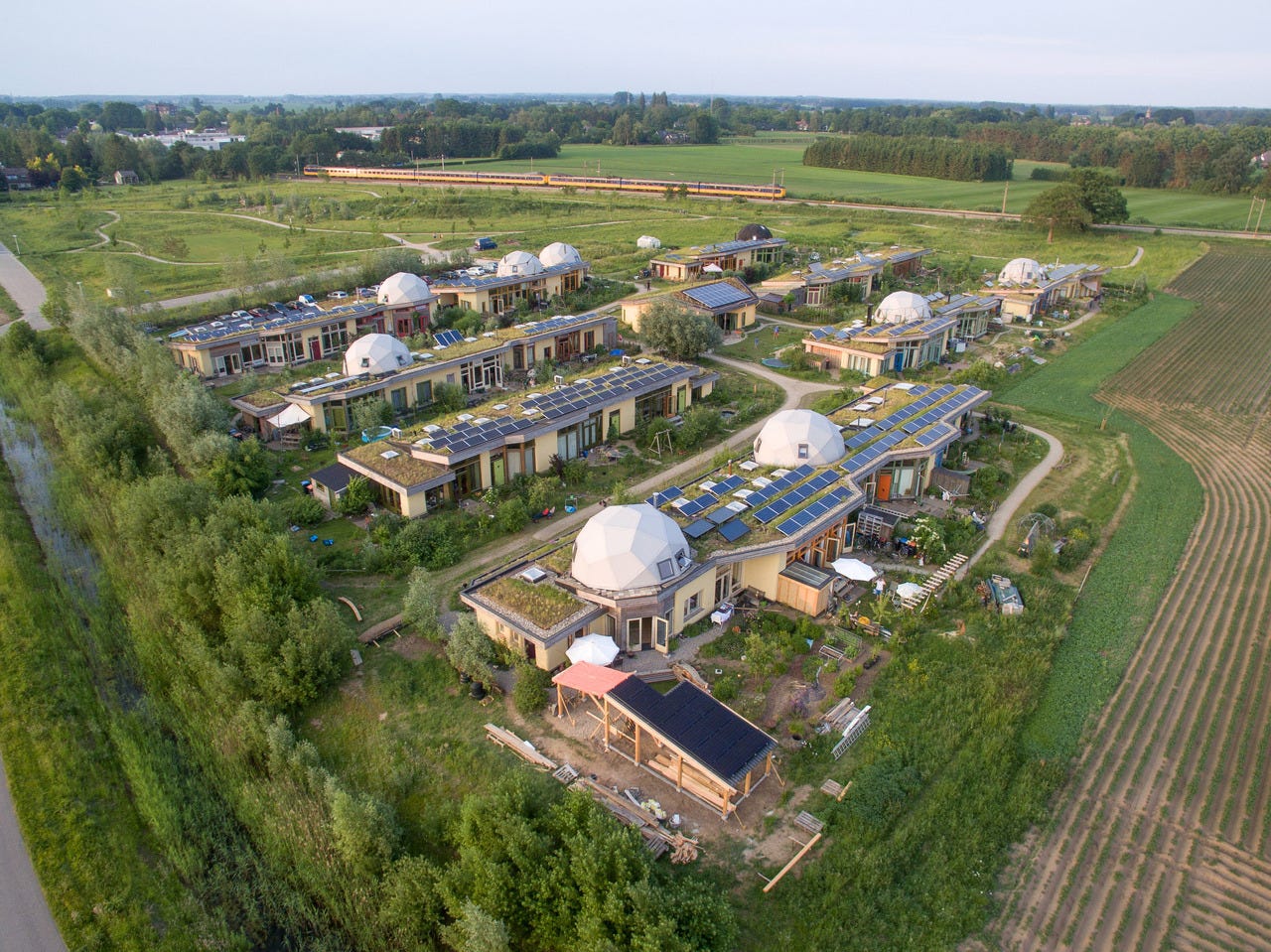 Aardehuizen, Netherlands An eco-village... | Solarpunk Aesthetic