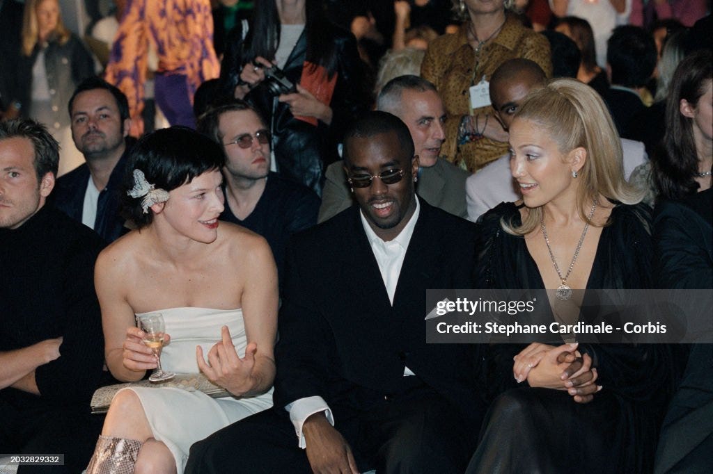Versace Autumn-Winter 2000-2001 Fashion Show