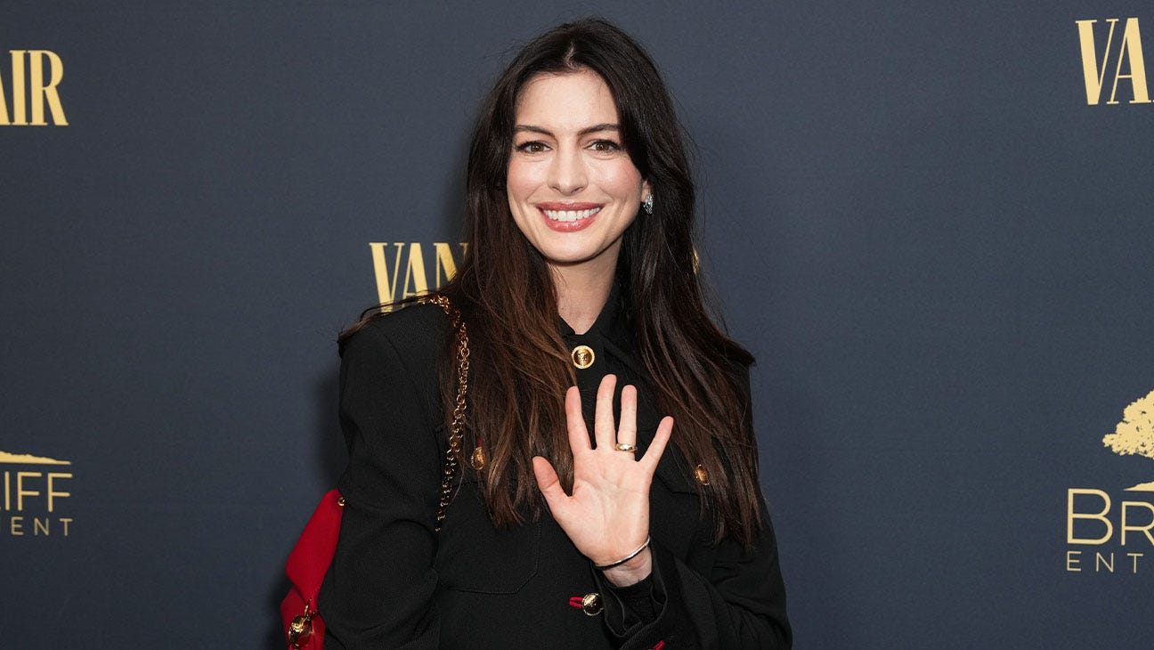 Anne Hathaway Wants to Do a Christmas Movie, Offers Chris Nolan Update