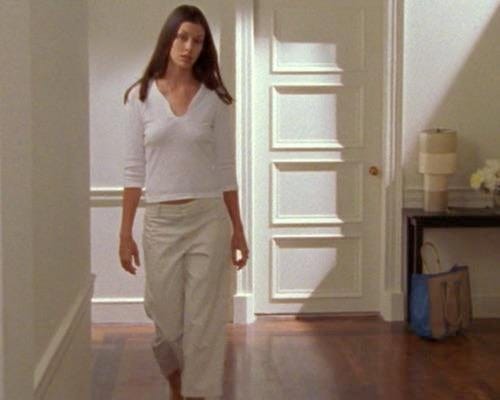 I don't get everyone's OBSESSION with Natasha's outfits : r/sexandthecity
