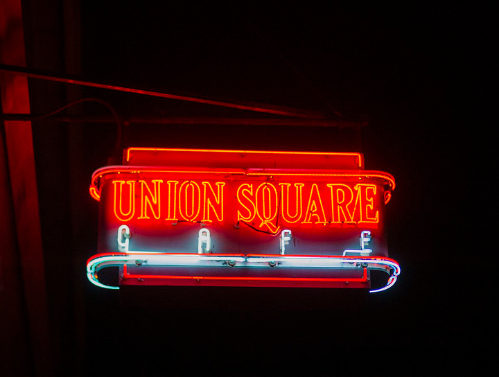 people in a restaurant in New York, a restaurant kitchen with plates, a busy dining room in a NYC restaurant