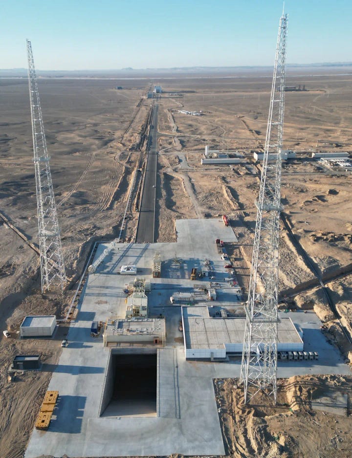 The Pallas-1 Y1 vehicle (left) and Galactic Energy's launch pad at Jiuquan (right).