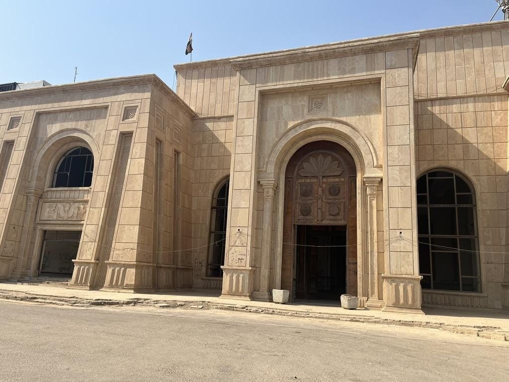 A building with a large arched doorway

AI-generated content may be incorrect.