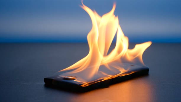 19,900+ Phone Fire Stock Photos, Pictures & Royalty-Free Images - iStock |  Phone fire forest, Cell phone fire