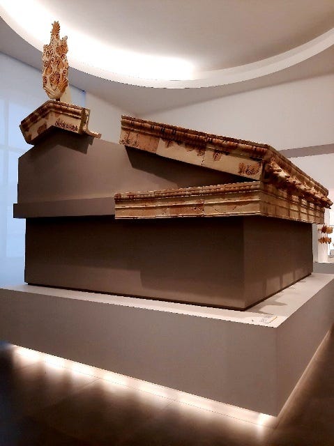 dettagli architettonici della Magna Grecia ricostruiti al Museo Archeologico di Reggio Calabria