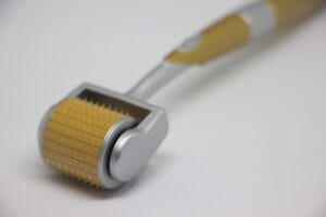 Microneedling roller