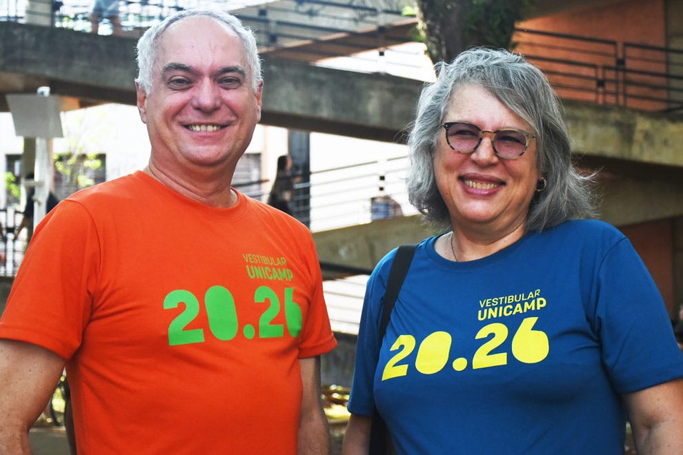 O coordenador da Comvest, José Alves e a pró-reitora de Graduação Mônica Cotta