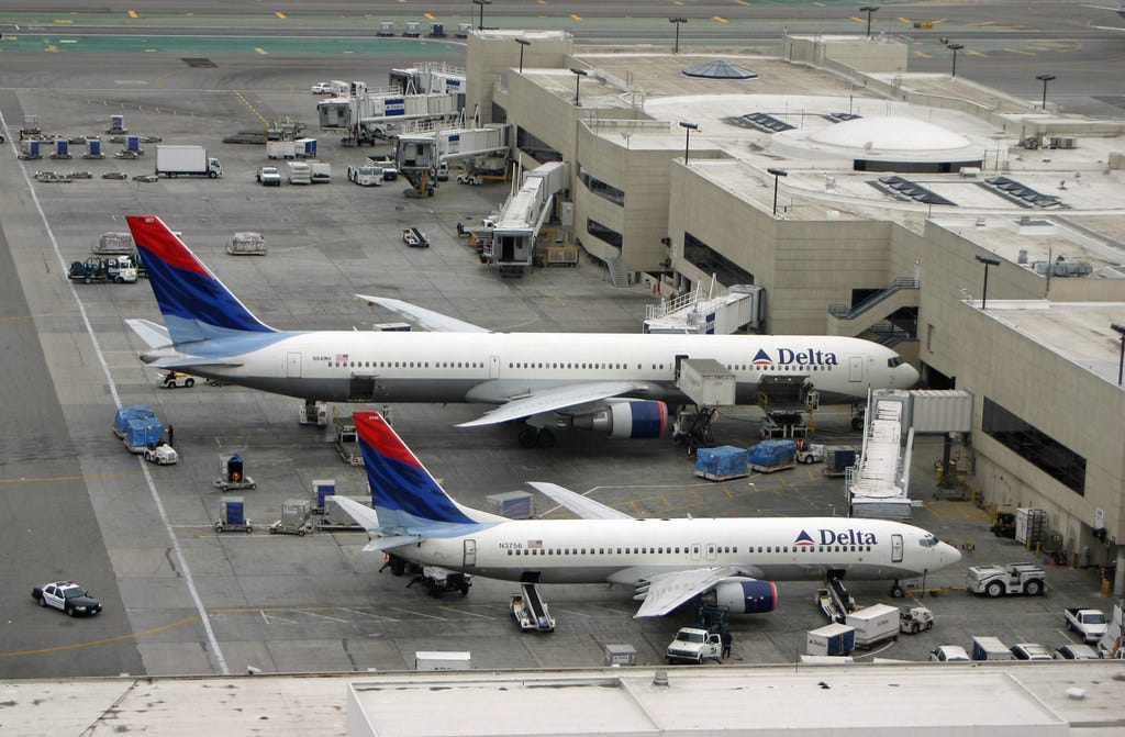 Delta Airlines, Boeing 767-400ER + 737-800 | Boeing 767-400E… | Flickr