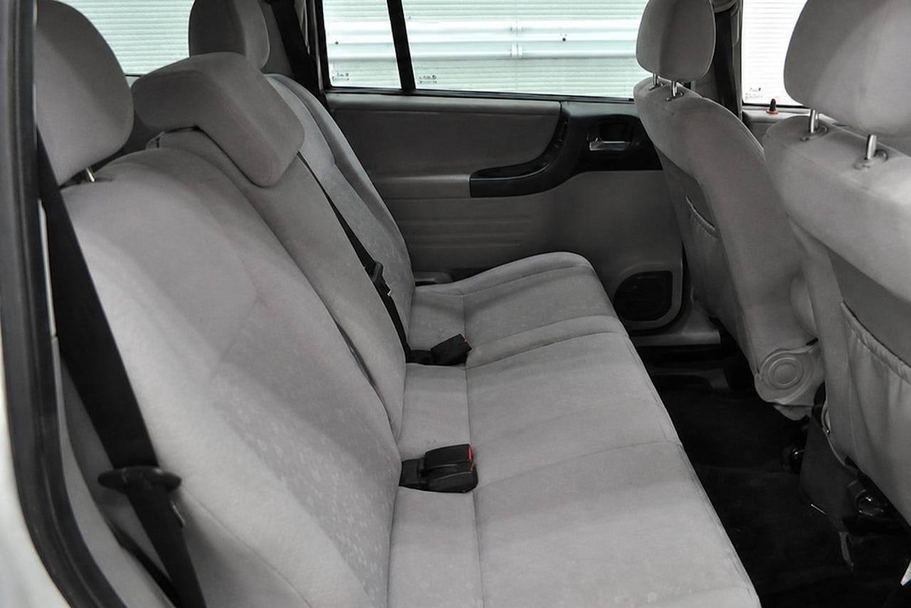 Subaru Traviq: European MPV That Failed to Win Over Japanese Families