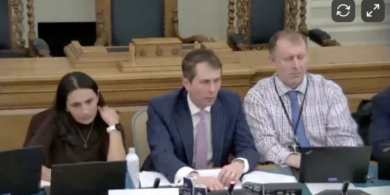 Richmond council to look into keeping HGVs out of the High Street and off The Terrace 