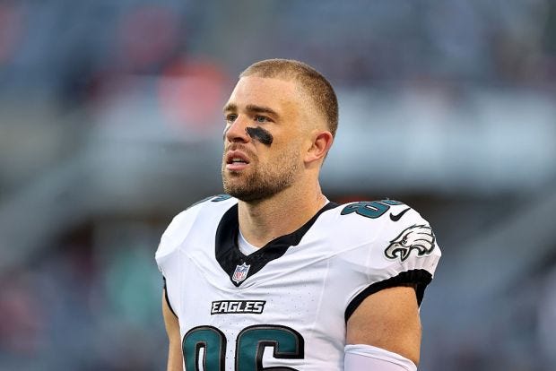 Tight end Zach Ertz (86) of the Philadelphia Eagles looks on before the game against the Chicago Bears at Soldier Field on Sept. 28, 2026, in Chicago. (Michael Reaves/Getty Images) Tight end Zach Ertz (86) of the Philadelphia Eagles looks on before the game against the Chicago Bears at Soldier Field on Sept. 28, 2026, in Chicago. (Michael Reaves/Getty Images)