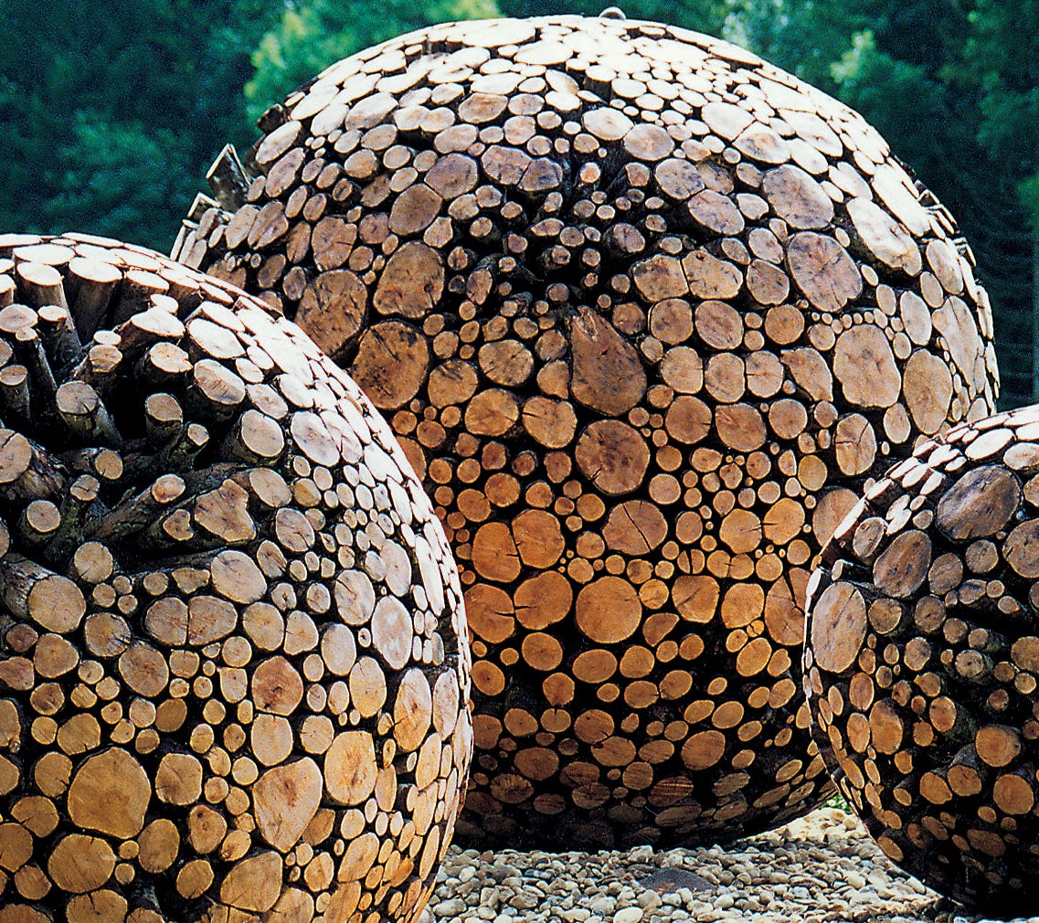 https://upload.wikimedia.org/wikipedia/commons/e/e0/Erlen-Kugeln%2C_1996.jpg