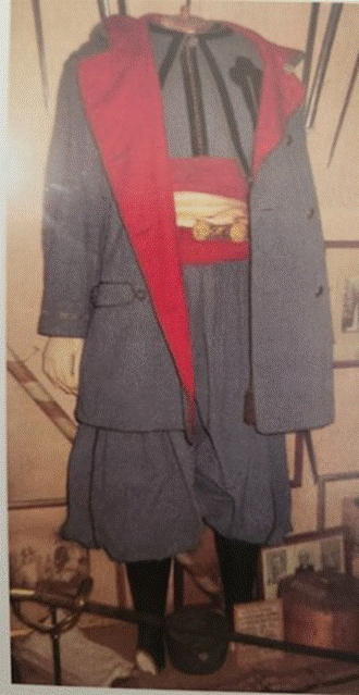 Title: /home/claude/imgs/02_uniform.jpg - Description: /home/claude/imgs/02_uniform.jpg