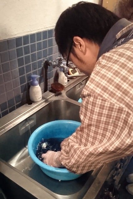 Indigo Dyeing in Asakusa Indigo Dyeing in Asakusa